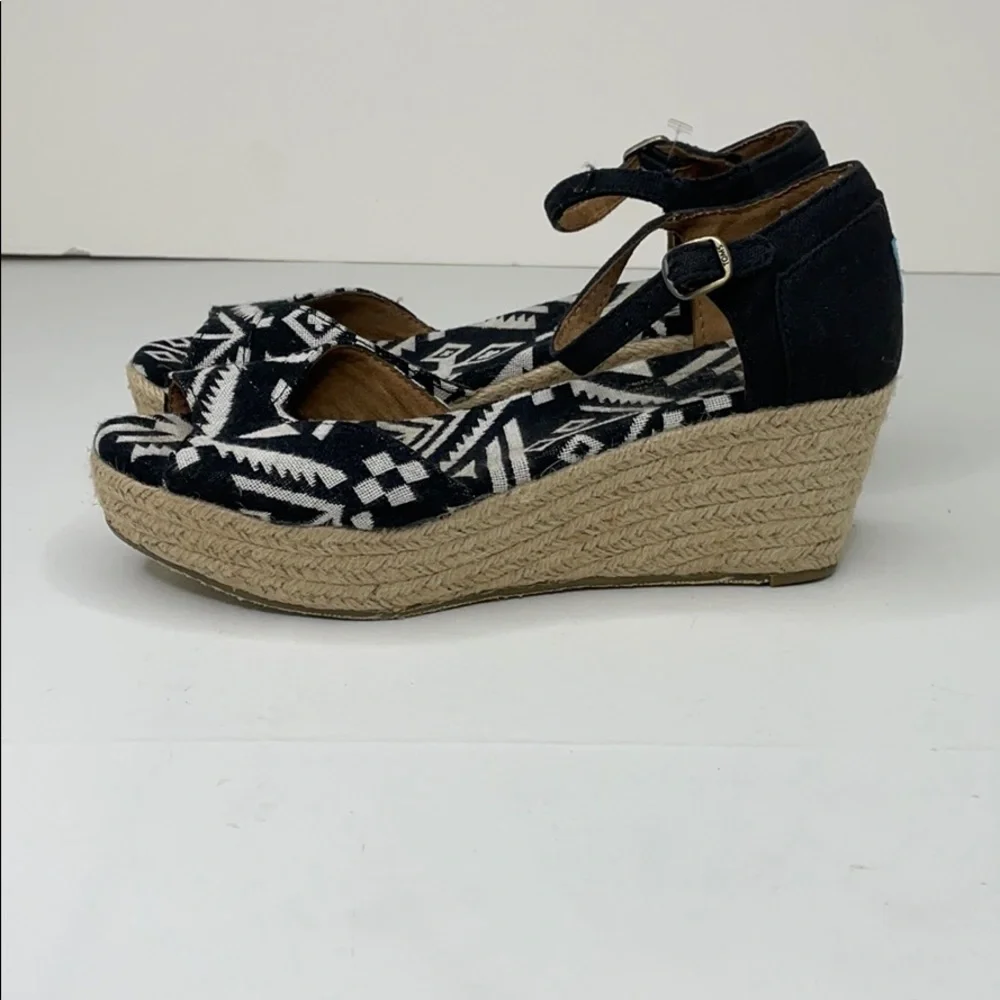 TOMS Sandals open toe platform wedges sz 7 blk/wht‎